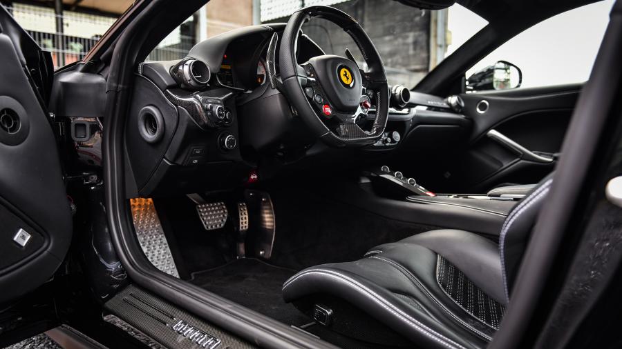Интерьер Ferrari F12tdf by Edo Competition 2016 года  (фото 26 из 37)